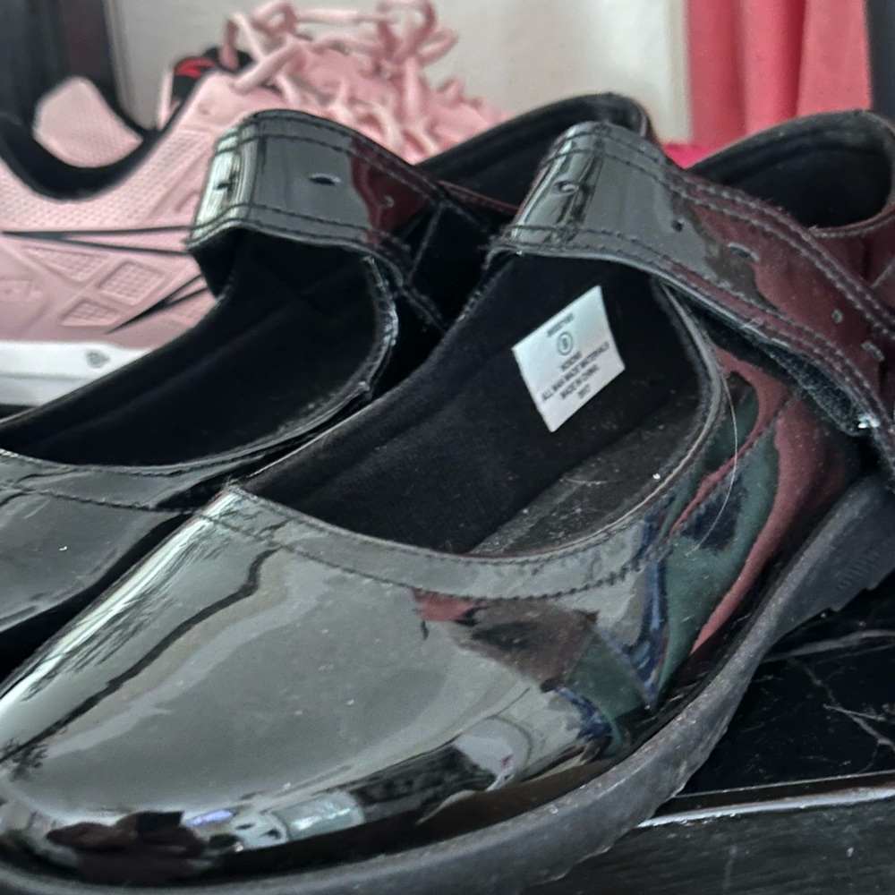 Patent leather Black Women's Mary Jane Shoes w comfortable rubber soles and stra